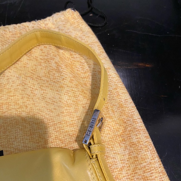 FENDI BAGUETTE NWT VINTAGE YELLOW LEATHER FENDI SERIAL NUMBER SILVER PACKET - Picture 10 of 16